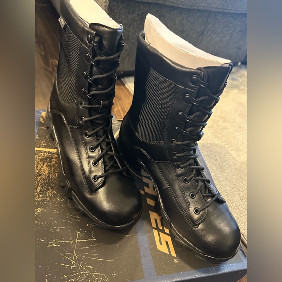 Gore-Tex Winter Boots (Black-Half Leg cut style) - Picture 2 of 16